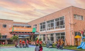 江苏多所幼儿园“转型”养老院！园长变经理！