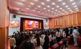 山师出国留学培训基地举办2025级新生启航仪式暨总结表彰大会