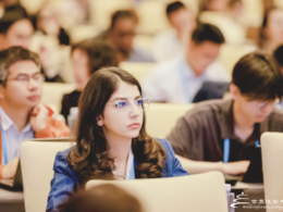 以语言为桥，她用翻译作品贯通中伊文明