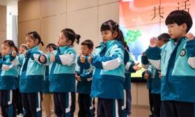 青海西宁：老人与小朋友共度重阳