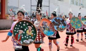 广西侗乡学子展示多彩民族文化