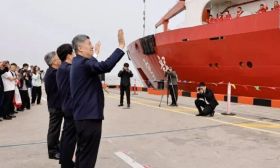 今天，东大博士生出征南极！校长亲自授旗