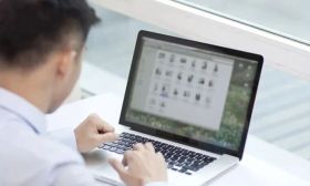 研究生金某在校内论坛发现某国驻华使馆招聘，长期有偿撰写调研报告，因数据敏感主动停止合作，国安机关对金某批评教育，没收其违法所得