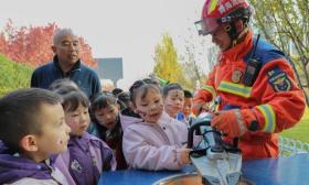 青海民众沉浸式学习消防安全知识