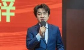 演员王祖蓝，任高校教授