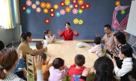 “嵌入式”托育服务托起“家门口”的幸福