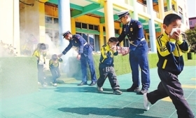学消防 护成长