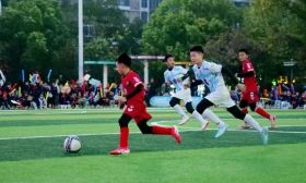 “苏超”裁判抵达“校超”赛场！