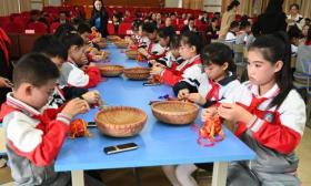 中越少年儿童共享科技乐趣 传递友谊