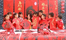 山东高密：萌娃迎新春 乐享嘉年华